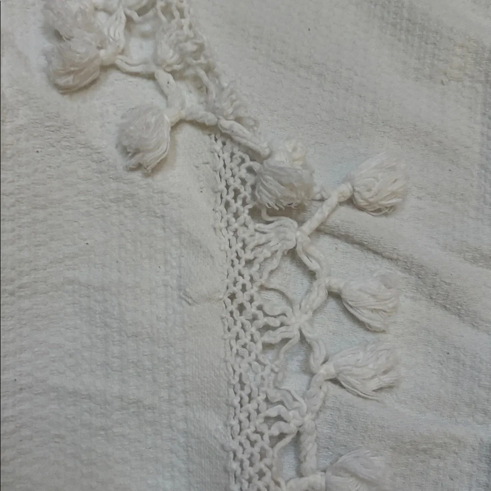 Geometric Patterned Blanket